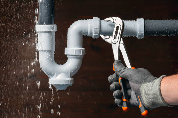 Professional Plumbing technician working in Uniondale, IN